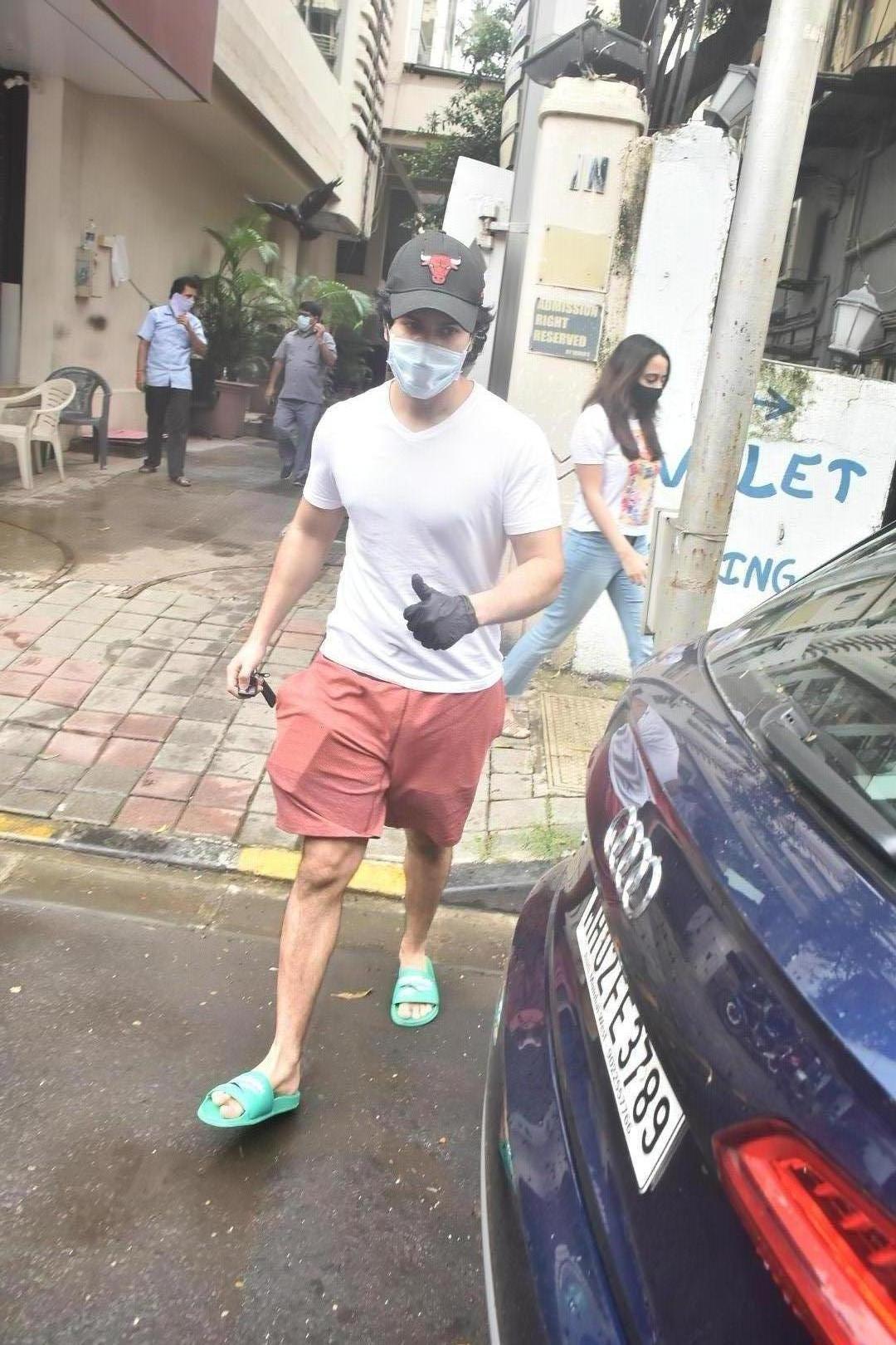 Mumbai: Actor Varun Dhawan and his girlfriend Natasha Dalal seen at Bandra in Mumbai on Aug 11, 2020. (Photo: IANS)