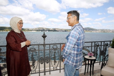 Aamir Khan meets First Lady of Turkey, Twitterati not happy.
