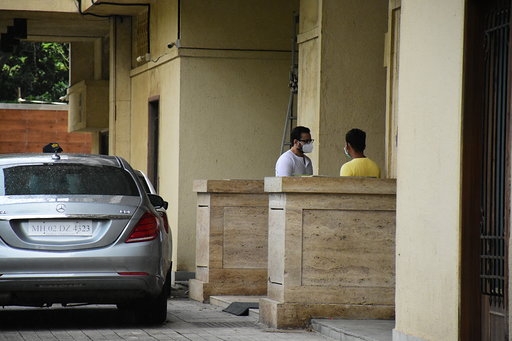 Mumbai: Actor Saif Ali Khan seen at actress Amrita Singh's residence in Mumbai's Bandra on Aug 19, 2020. (Photo: IANS)