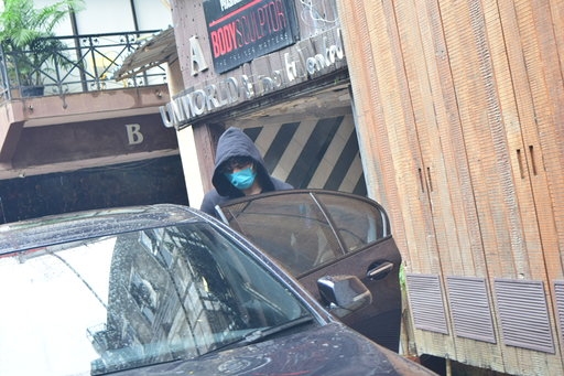 Mumbai: Actor Varun Dhawan seen at a gym in Mumbai's Juhu on Aug 20, 2020. (Photo: IANS)