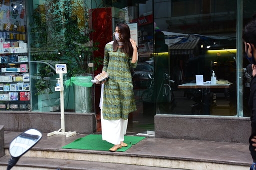 Mumbai: Actress Pooja Hegde seen at Bandra in Mumbai on Aug 27, 2020. (Photo: IANS)
