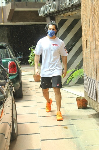 Mumbai: Actor Varun Dhawan seen at Juhu in Mumbai on Sep 1, 2020. (Photo: IANS)
