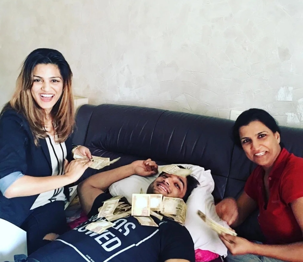 Sushant's brother-in-law snubs Rhea's claim that Sushant had 'strained family ties'. (credit :It was posted on a blog of Vishal Kirti, brother-in-law of late actor Sushant Singh Rajput.)