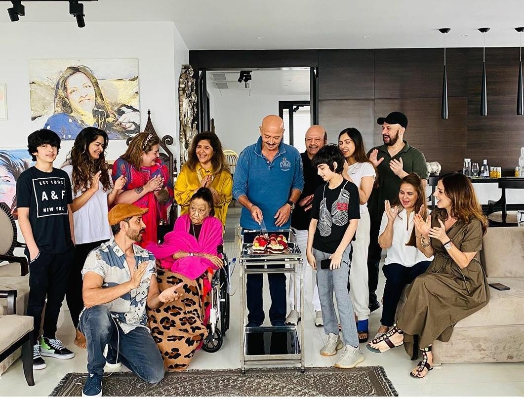 Hrithik Roshan suspects his folks are 'growing up'.