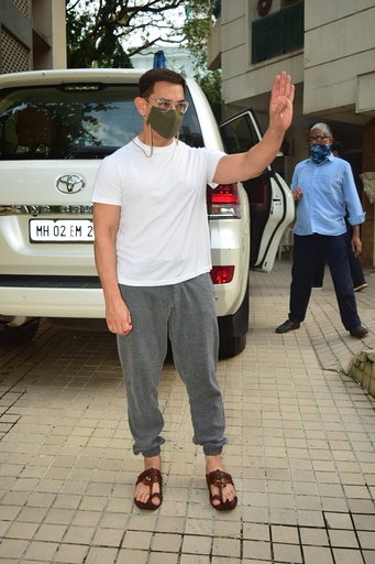 Mumbai: Actor Aamir Khan seen at Bandra in Mumbai on Sep 13, 2020. (Photo: IANS)