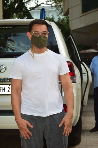 Mumbai: Actor Aamir Khan seen at Bandra in Mumbai on Sep 13, 2020. (Photo: IANS)