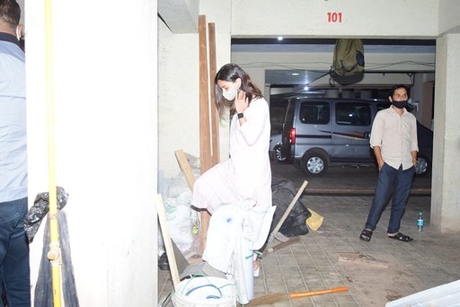 Mumbai: Actress Alia Bhatt seen at filmmaker Sanjay Leela Bhansali's office in Mumbai's Juhu on Sep 14, 2020. (Photo: IANS)