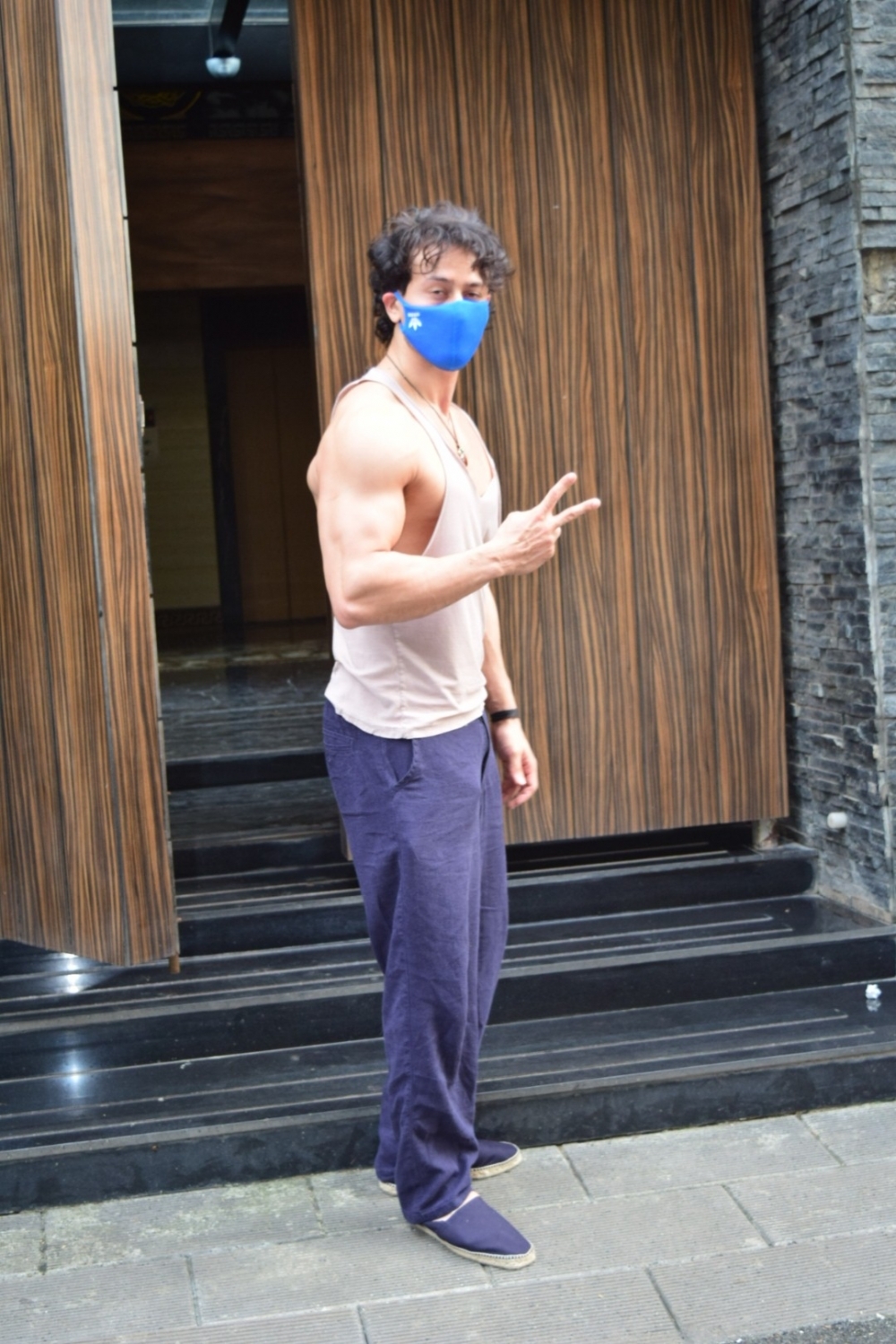 Mumbai: Actor Tiger Shroff seen in Mumbai's Bandra on September 20, 2020. (Photo: IANS)
