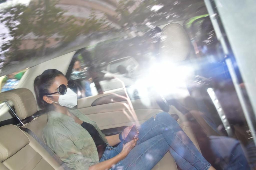 Mumbai: Actress Rakul Preet Singh leaves for the office of Narcotics Control Bureau (NCB) to appear for questioning in a drug-related case, in Mumbai on Sep 25, 2020. (Photo: IANS)