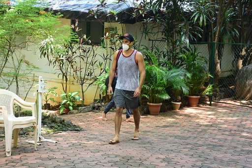 Mumbai: Actor Aditya Roy Kapur seen at Bandra in Mumbai on Sep 29, 2020. (Photo: IANS)