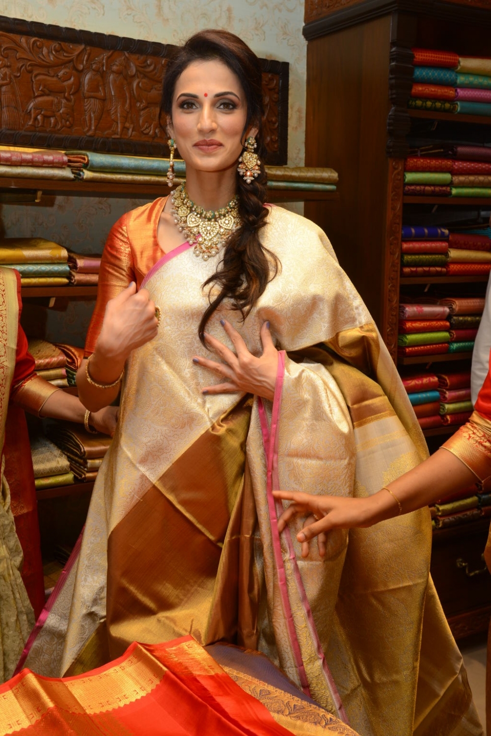 Shilpa Reddy Inaugurated VRK Silks at Jubilee Hills
