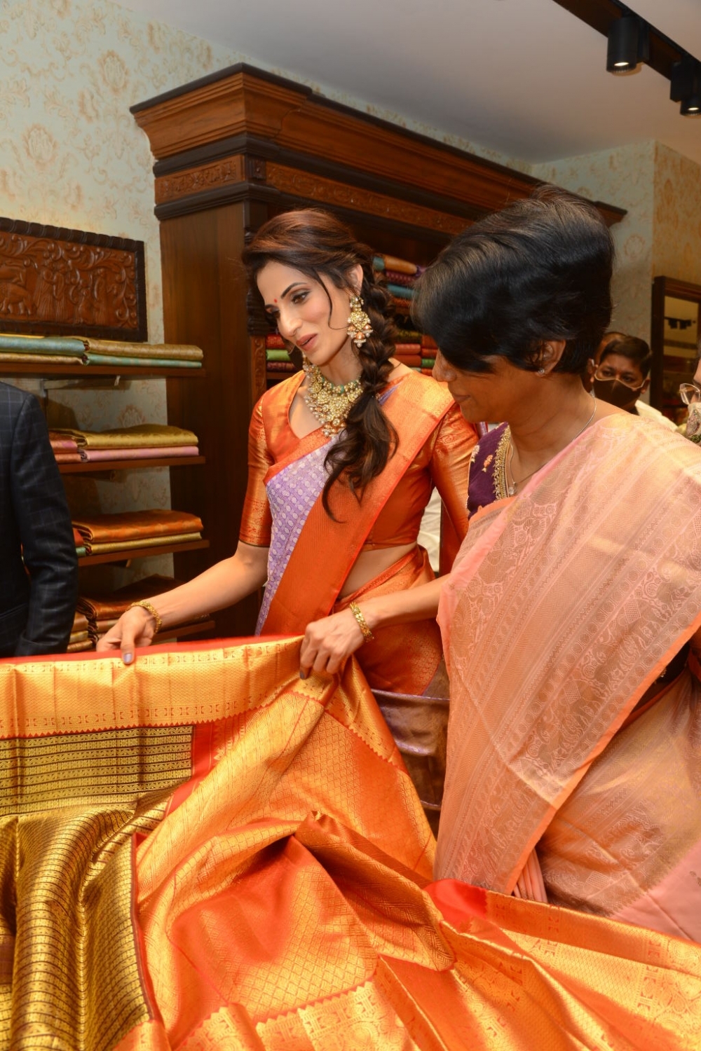 Shilpa Reddy Inaugurated VRK Silks at Jubilee Hills