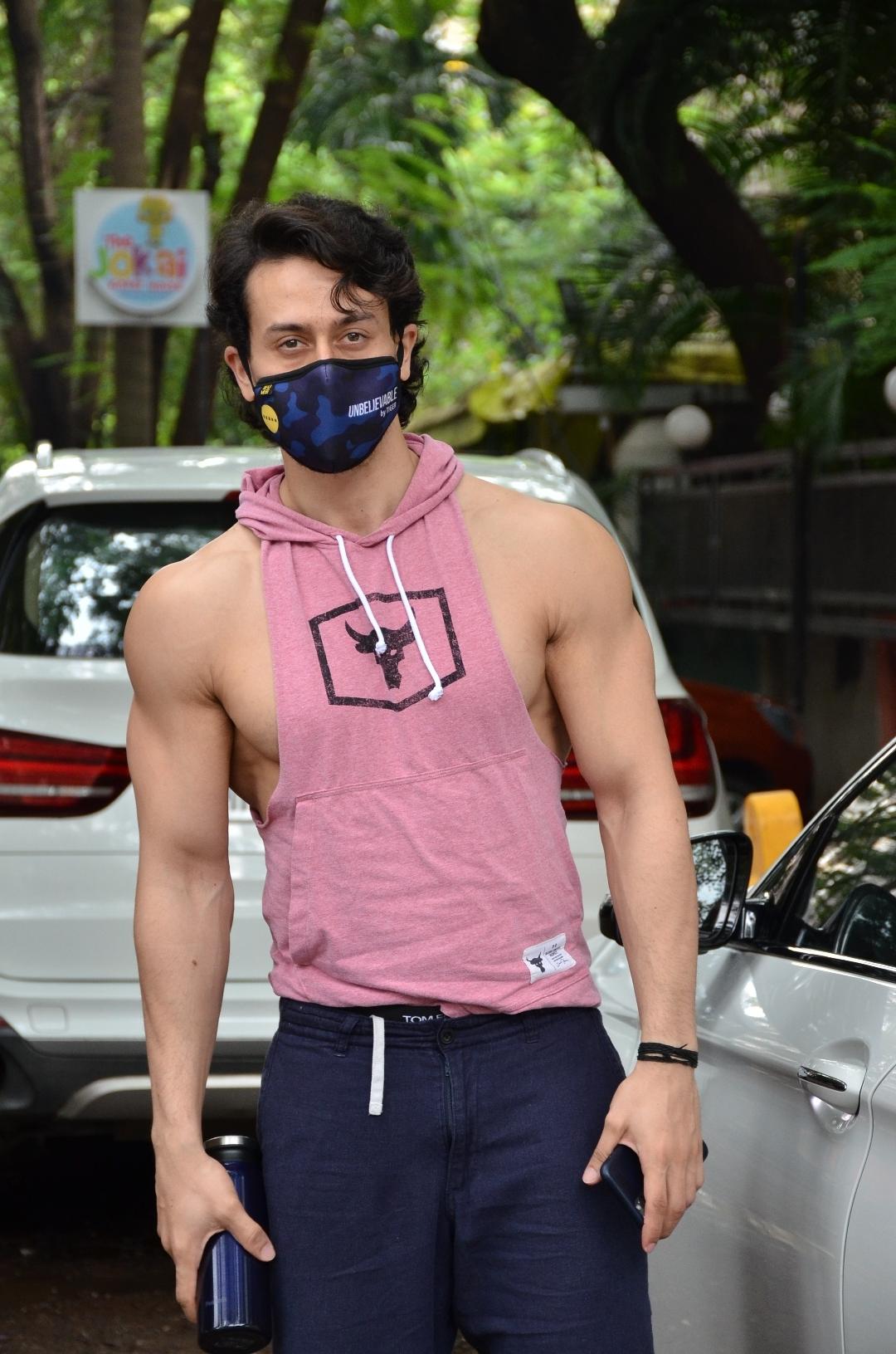 Mumbai: Actor Tiger Shroff seen at Juhu in Mumbai on Oct 4, 2020. (Photo: IANS)
