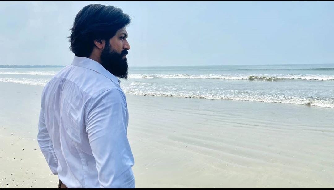 Indian superstar Yash resumes shooting for KGF 2!.