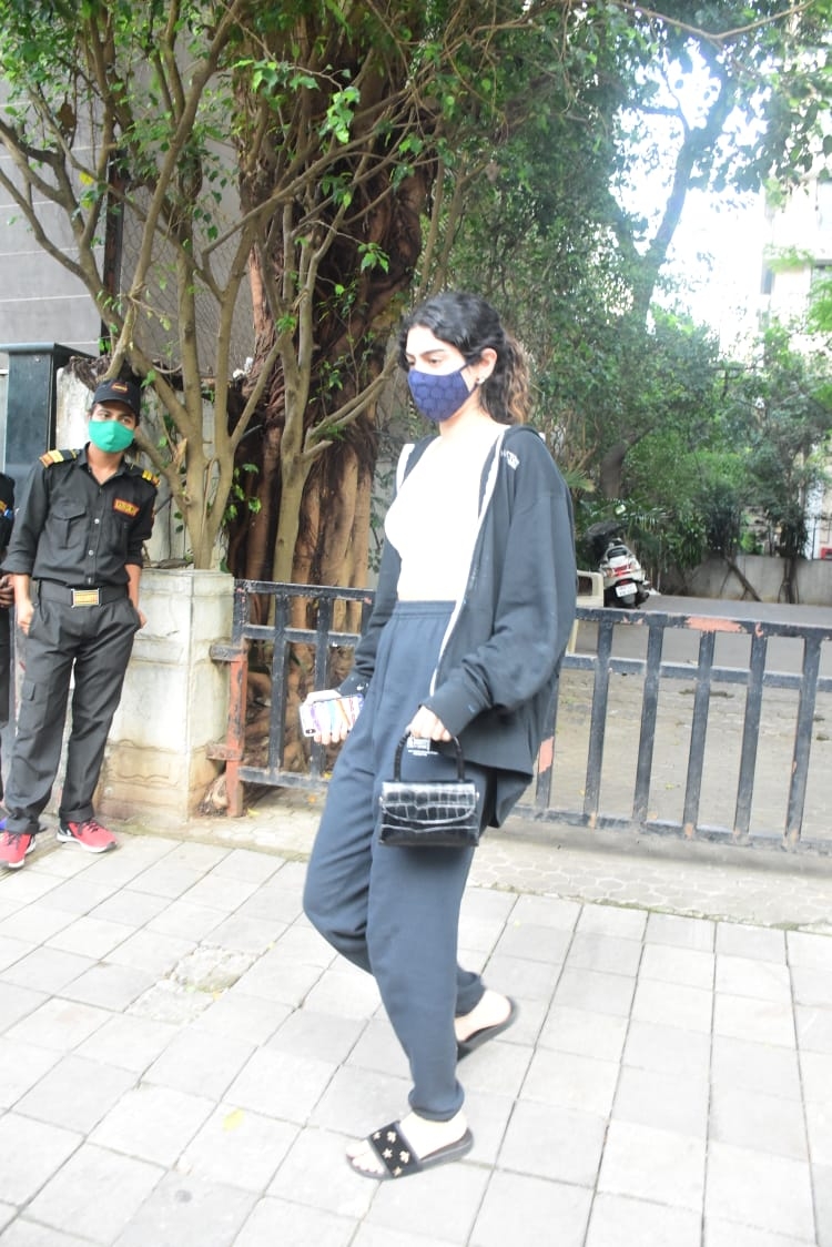 Mumbai: Actress Janhvi Kapoor's sister Khushi Kapoor seen at Mumbai's Khar on Oct 9, 2020. (Photo: IANS)