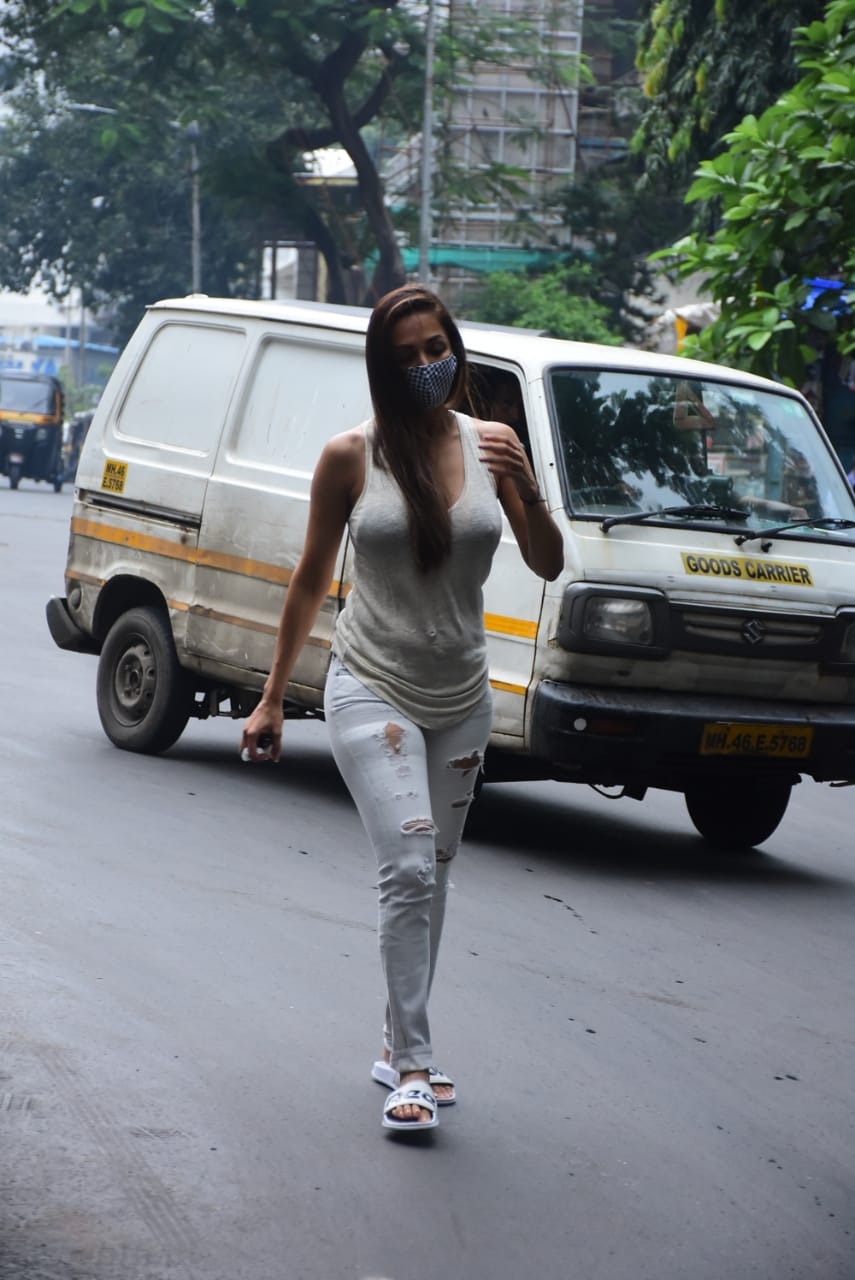Mumbai: Actress Malaika Arora seen at Bandra in Mumbai on Oct 10, 2020. (Photo: IANS)