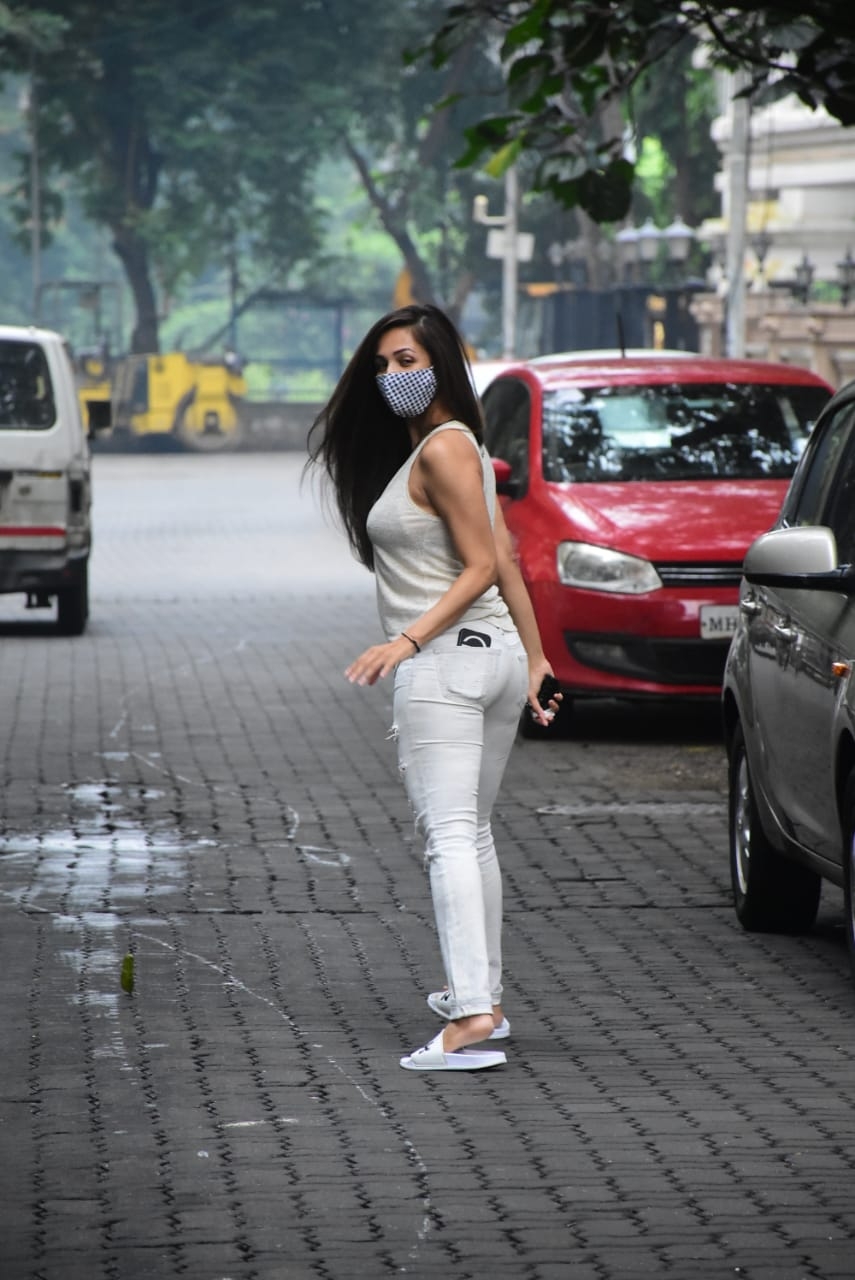 Mumbai: Actress Malaika Arora seen at Bandra in Mumbai on Oct 10, 2020. (Photo: IANS)