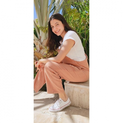 Anushka Sharma flaunts pregnancy glow