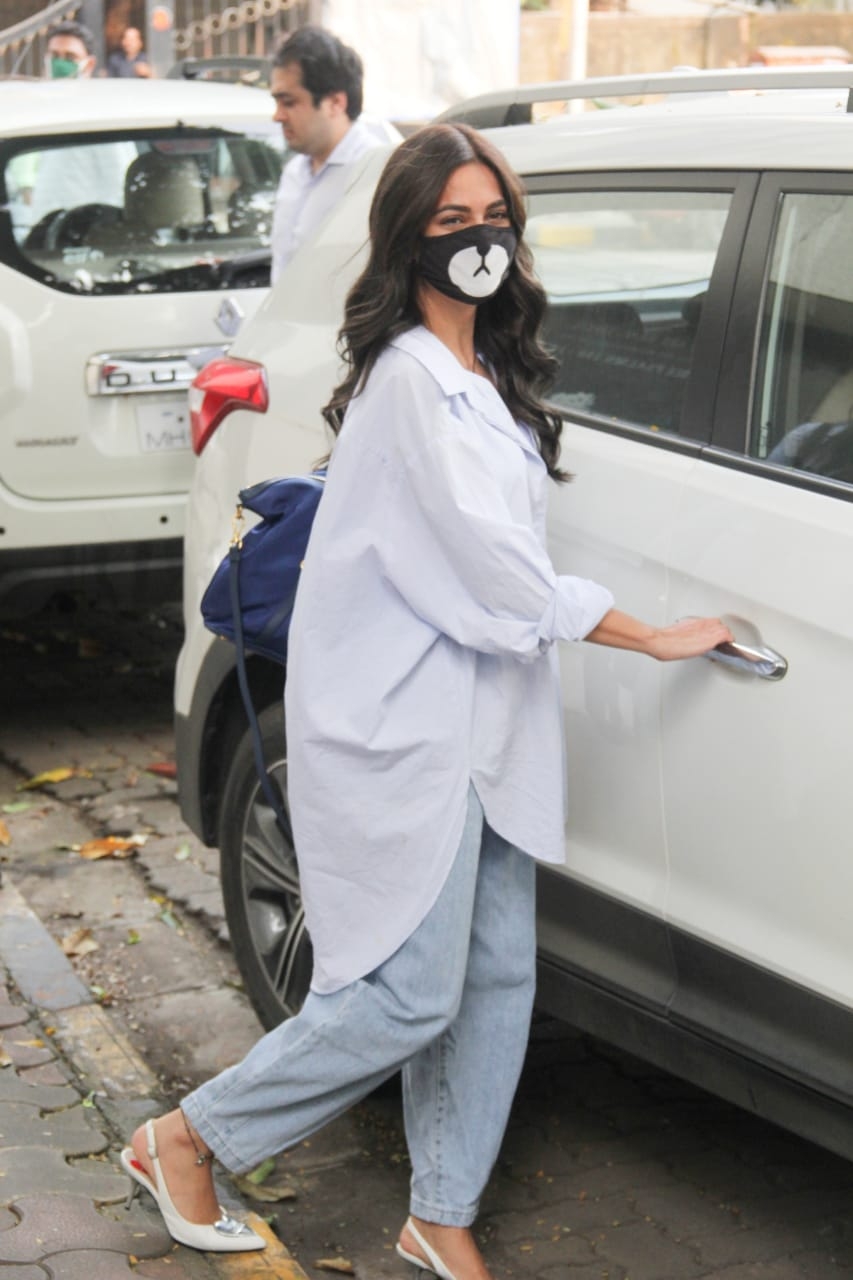 Mumbai: Actress Kriti Kharbanda seen at a Bandra salon in Mumbai on Oct 21, 2020. (Photo: IANS)