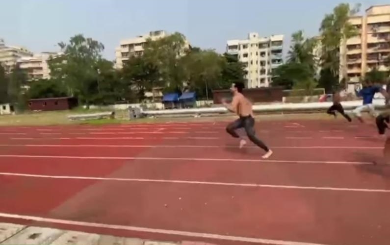 Tiger Shroff burns cake calories.