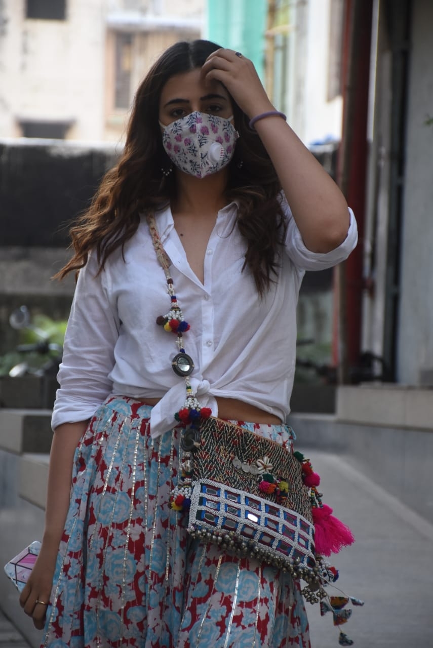 Mumbai: Actress Nupur Sanon seen at Bandra in Mumbai on Nov 10, 2020. (Photo: IANS)