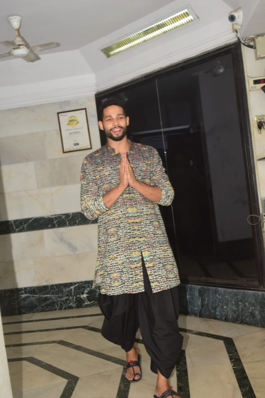 Mumbai: Actor Siddhant Chaturvedi seen at his residence in Mumbai's Juhu on Nov 13, 2020. (Photo: IANS)