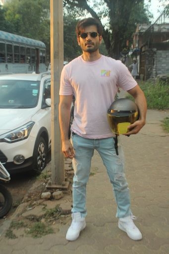 Mumbai: Actor Karan Tacker seen at Versova in Mumbai on Nov 20, 2020. (Photo: IANS)