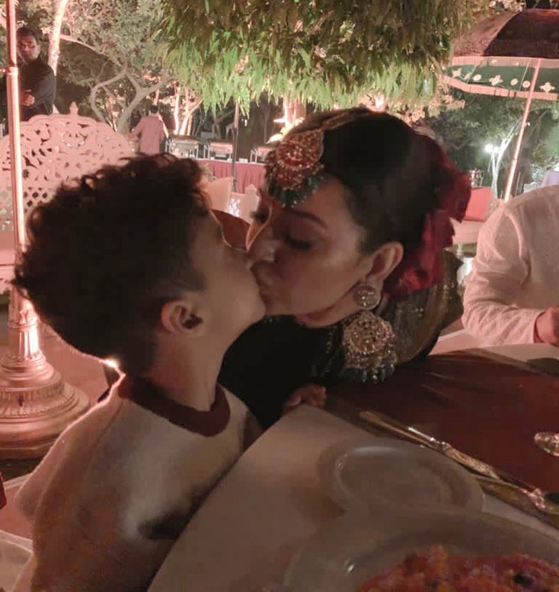 Kangana Ranaut posts adorable picture kissing nephew.