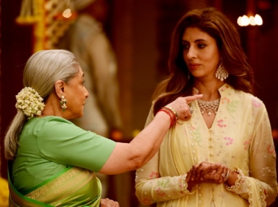 Big B shoots with wife Jaya, daughter Shweta