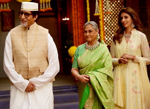 Big B shoots with wife Jaya, daughter Shweta