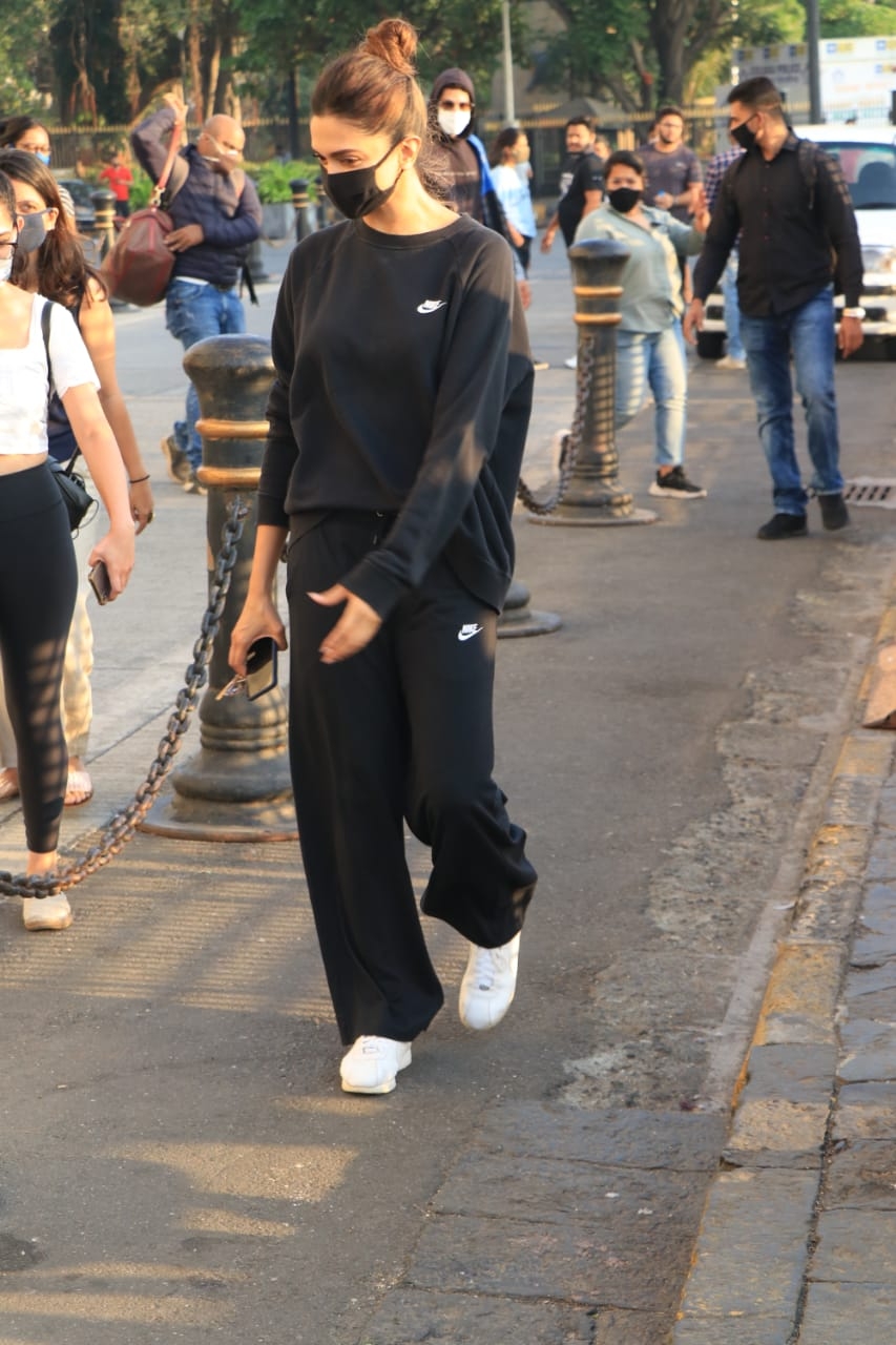 Mumbai: Deepika Padukone, Ananya Pandey and Sidhant Chaturvedi spotted at Gateway of India for the shoot of their film.  (Photo: IANS)