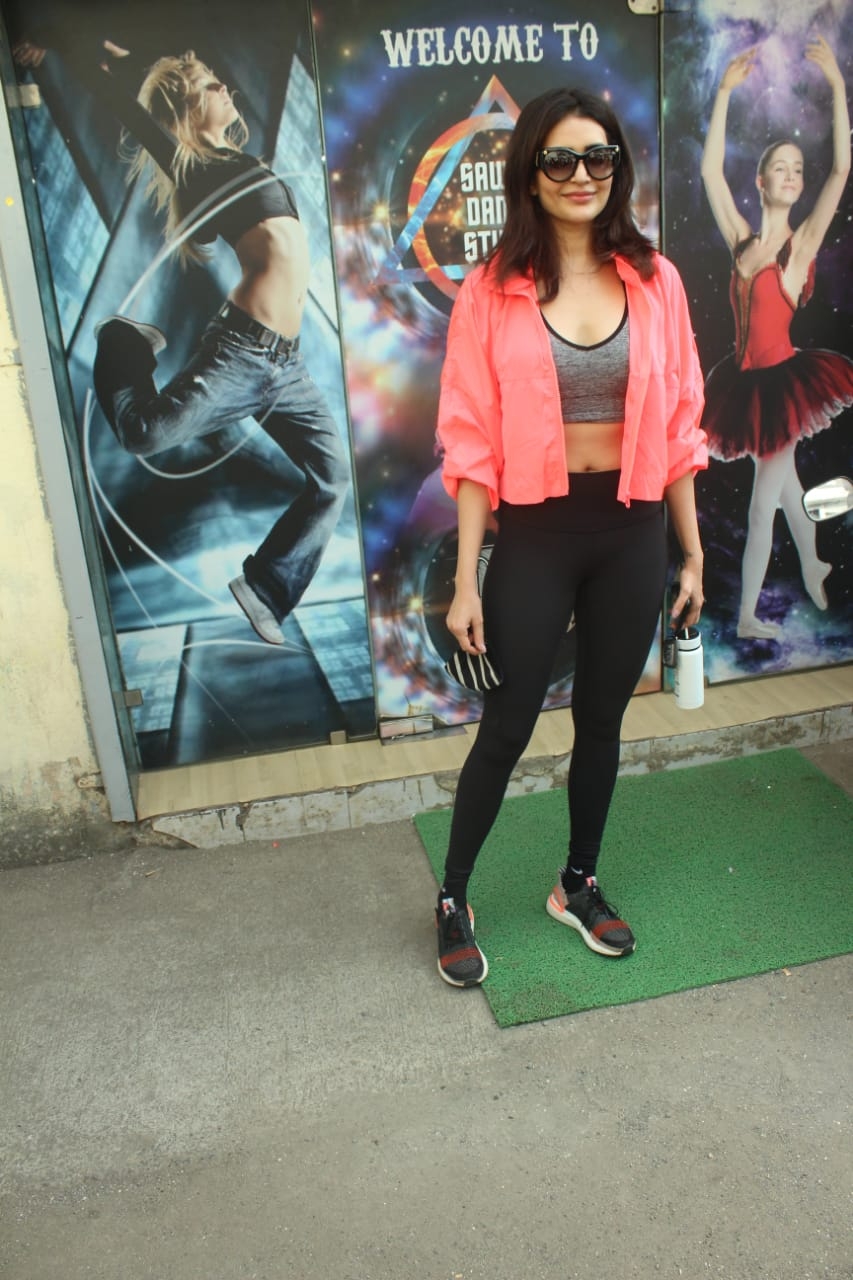 Mumbai: Actress Karishma Tanna seen at Andheri in Mumbai on Dec 4, 2020. (Photo: IANS)