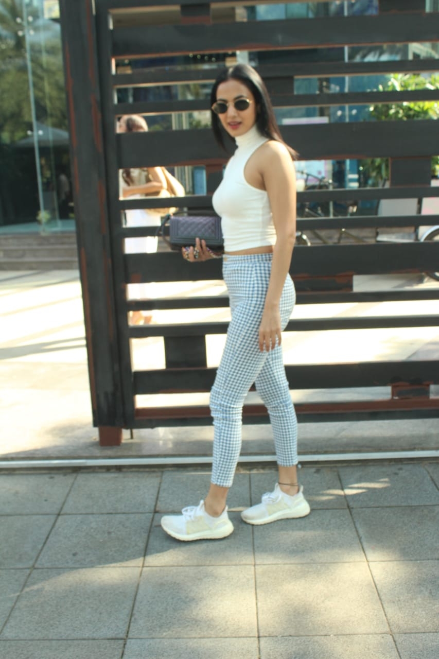 Mumbai: Actress Sonal Chauhan seen at Bandra in Mumbai on Dec 6, 2020. (Photo: IANS)