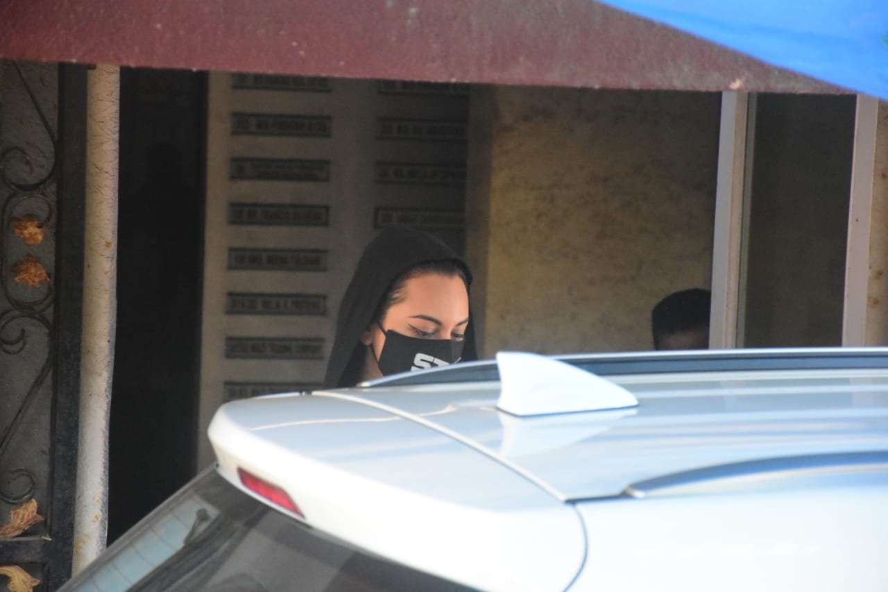 Mumbai: Actress Sonakshi Sinha seen at a Khar gym in Mumbai on Dec 9, 2020. (Photo: IANS)