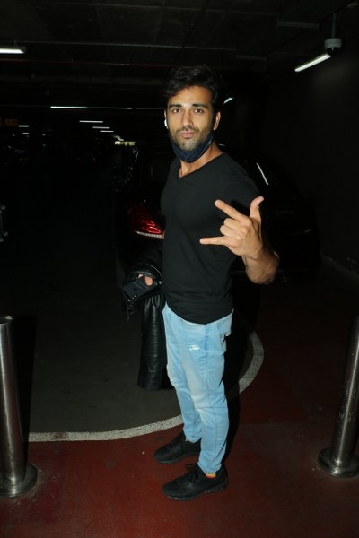 Mumbai: Pulkit Samrat seen at airport (Photo: IANS)