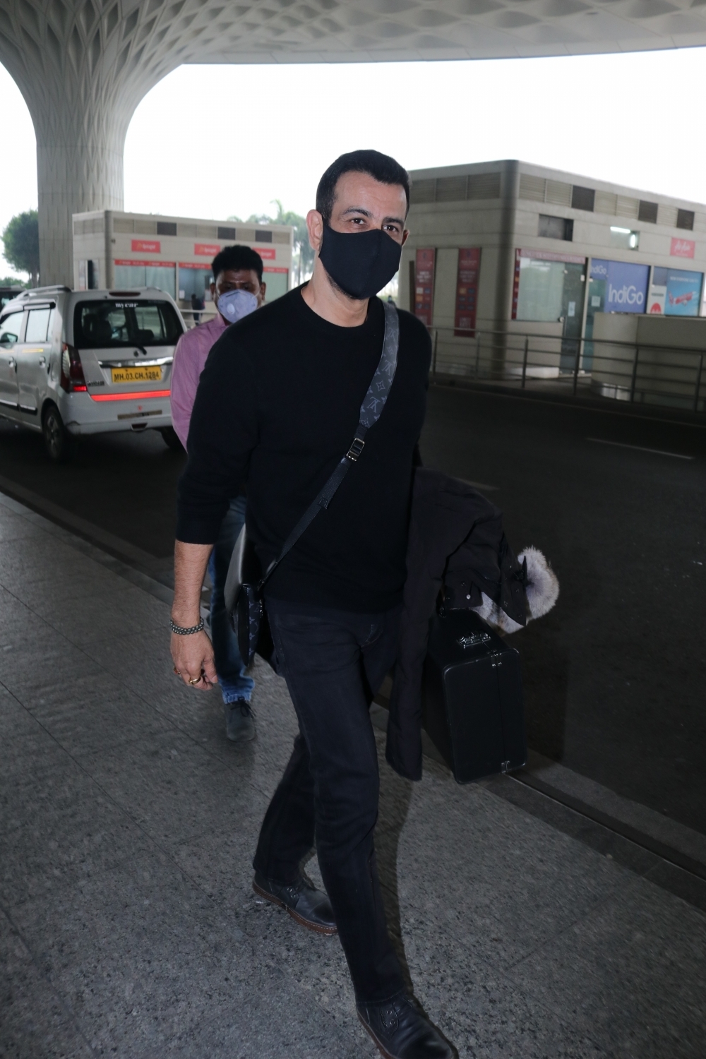 Mumbai:  Ronit Roy Spotted At Airport Departure (Photo: IANS)