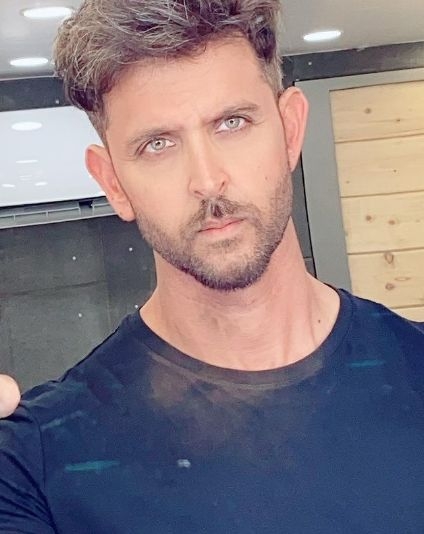 Hrithik Roshan posts a 'serious selfie'