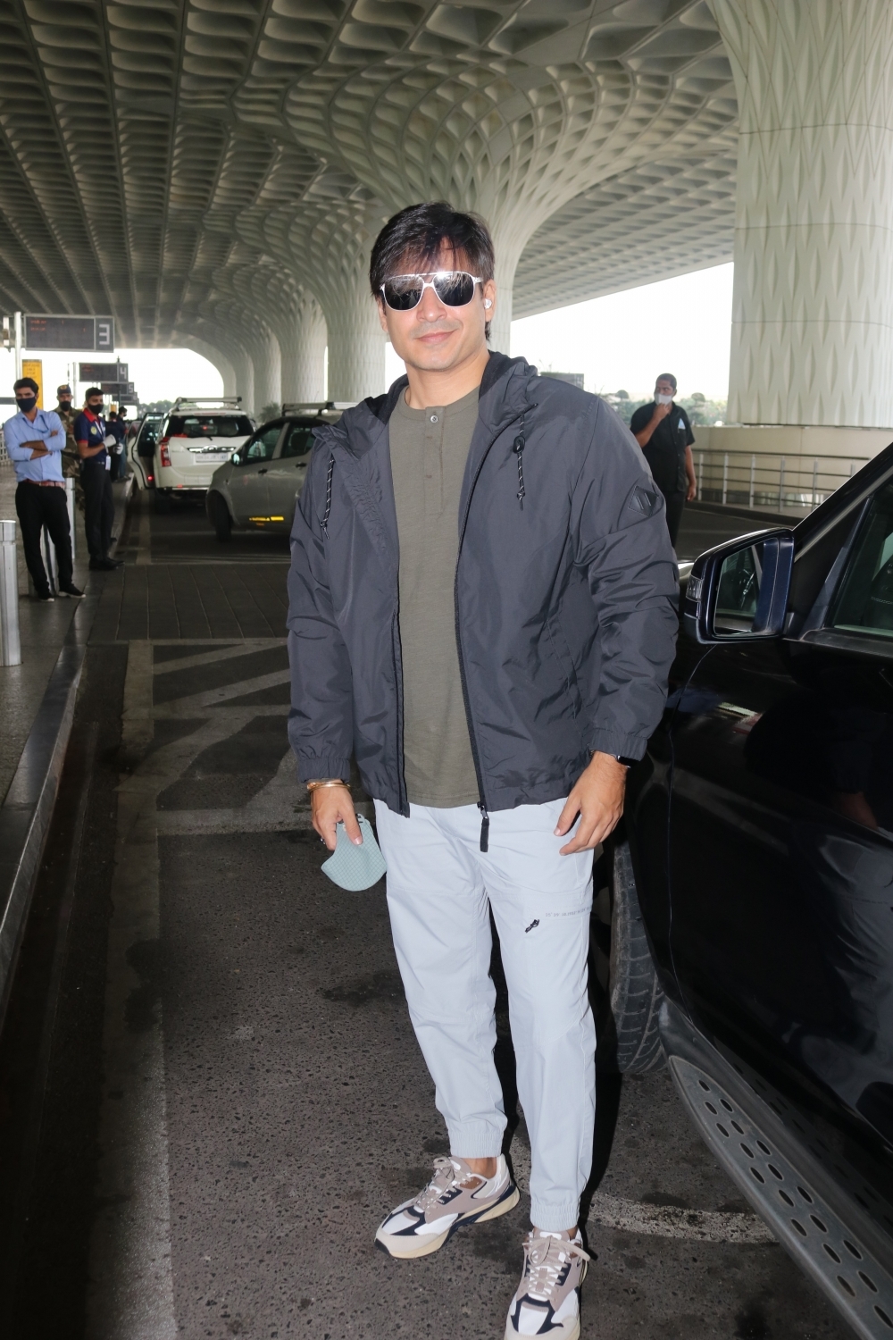 Mumbai:  Vivek Oberoi seen at Airport Departure on Jan 11, 2021. (Photo: IANS)