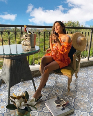 Hina Khan celebrates Sunday vibes. (photo:instagram)