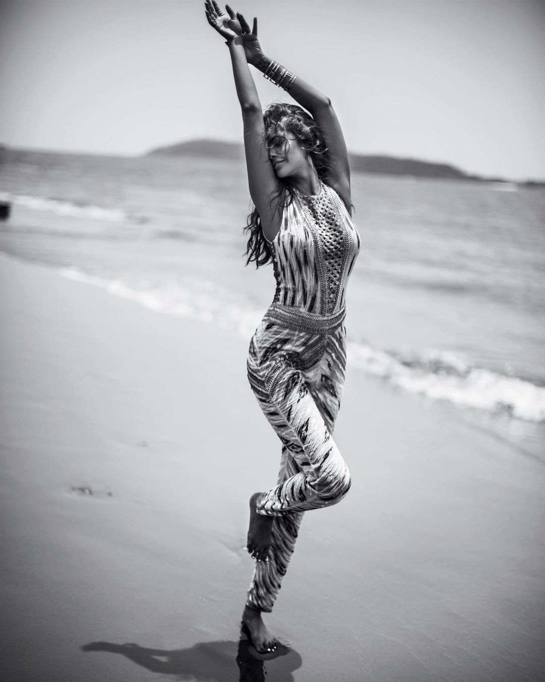 Bollywood actress Esha Gupta on Friday shared a stunning picture flaunting perfect curves in a post she has shared on social media