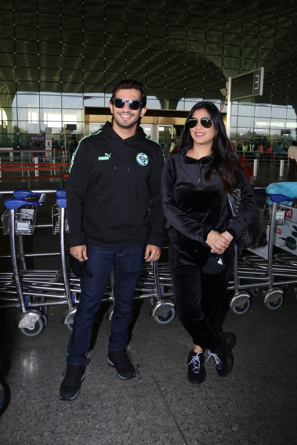 Mumbai: Arjun Bijlani and HisFamily Spotted At Airport Departure on Jan 20, 2021. (Photo: IANS)