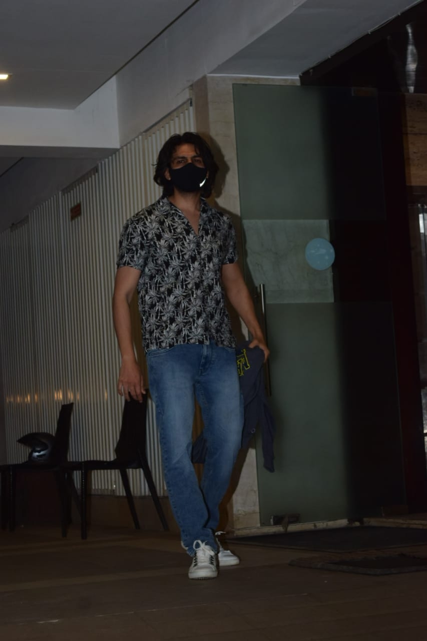 Mumbai: Kartik Aaryan spotted at Sanjay Leela Bhansali office Juhu on 22 jan 2021. (Photo: IANS)