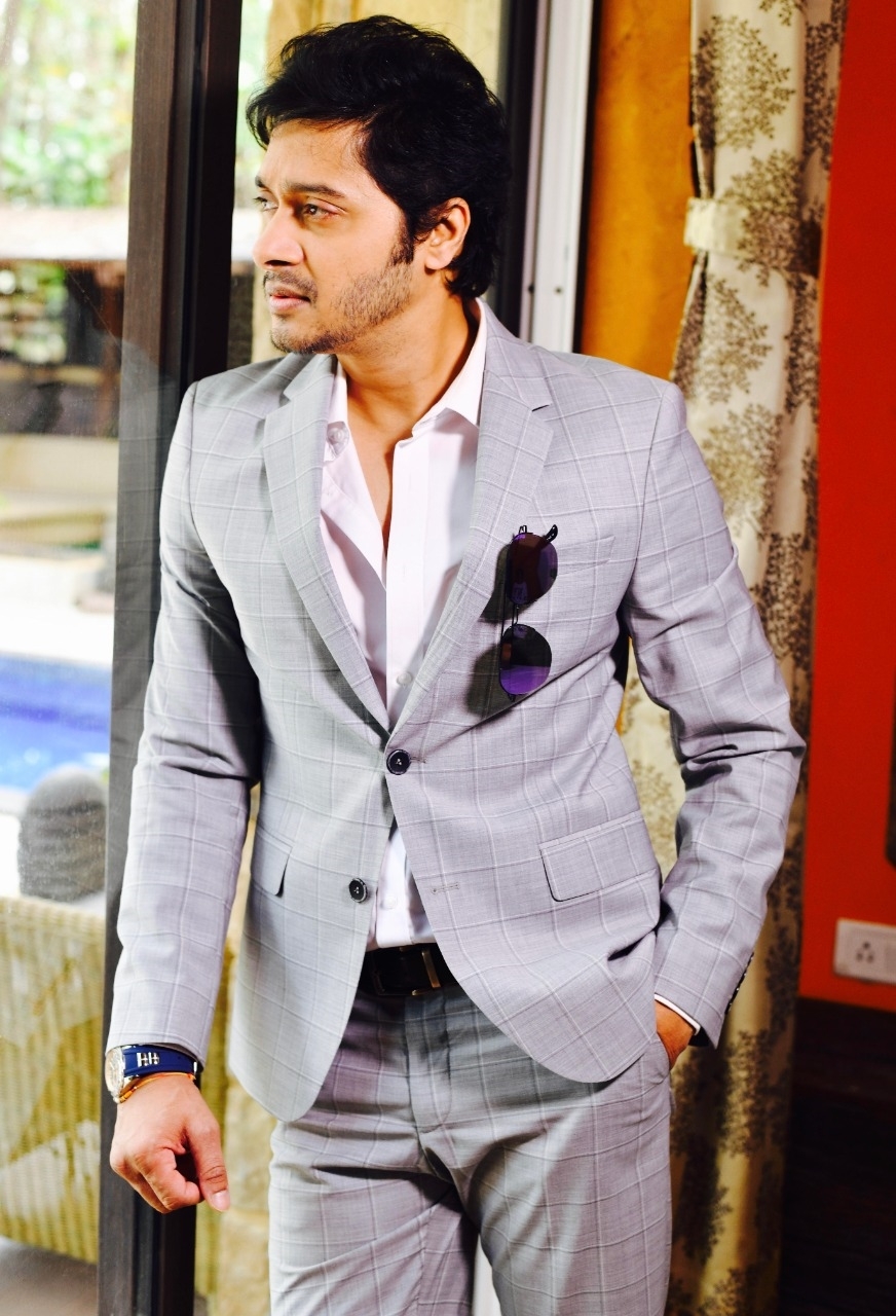 Shreyas Talpade enjoys birthday with family, friends image