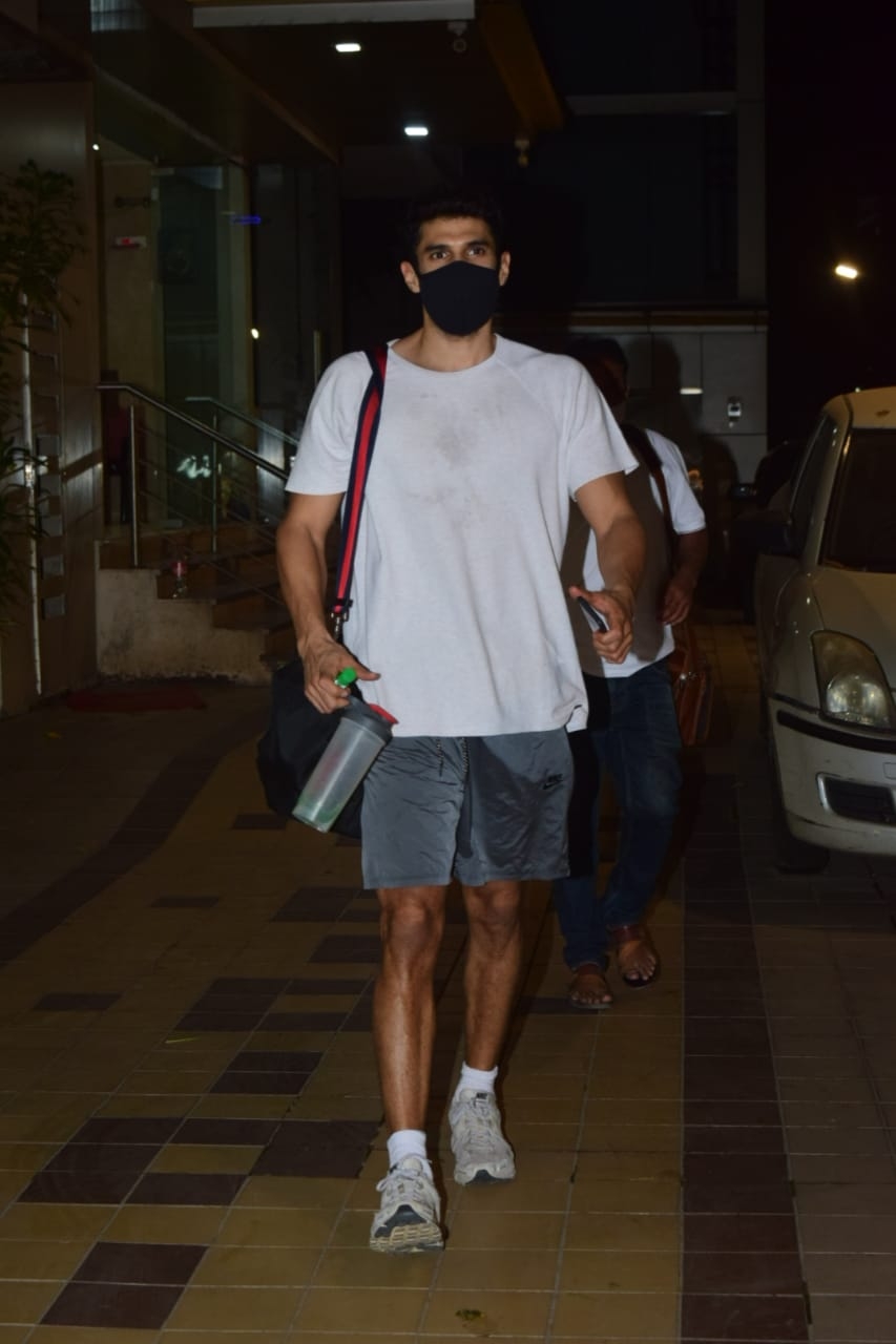 Mumbai: Aditya Roy Kapoor spotted at Dance Class khar on Jan 30, 2021. (Photo: IANS)