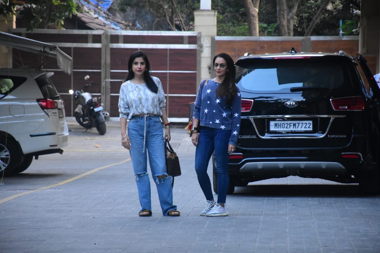 Mumbai: Seema Khan And Maheep Kapoor Spotted at Amrita Arora HouseFor Birthday Party on Feb 01, 2021. (Photo: IANS)