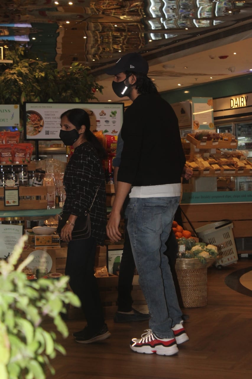 Mumbai: Kartik Aryan Spotted at Khar on Feb 01, 2021. (Photo: IANS)