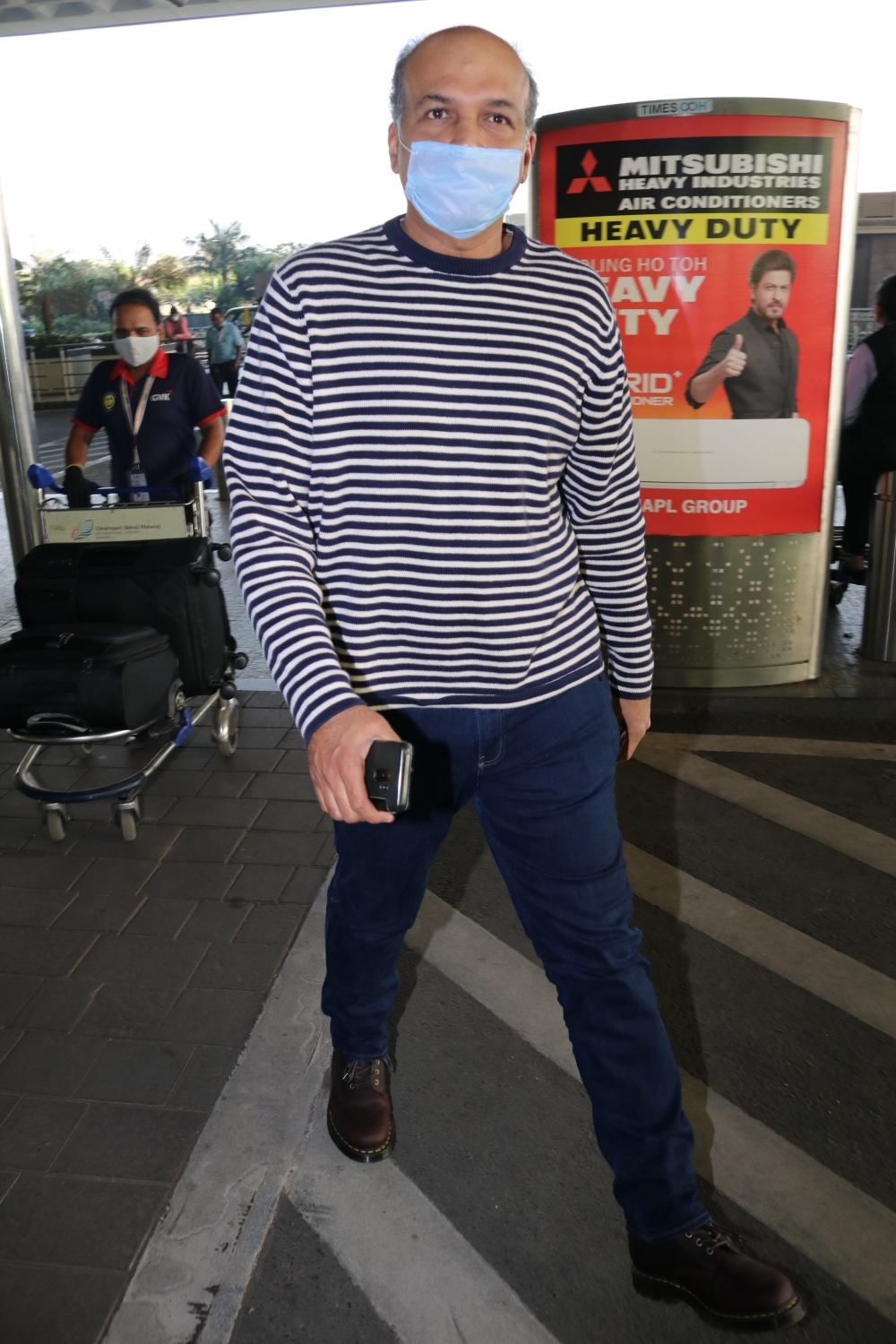 Mumbai: Ashutosh Gowariker seen at Airport Departure, 3rd February 2021.(Photo: IANS/Sanjay Tiwari)