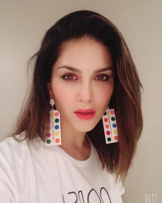 Sunny Leone calls cheating charge 