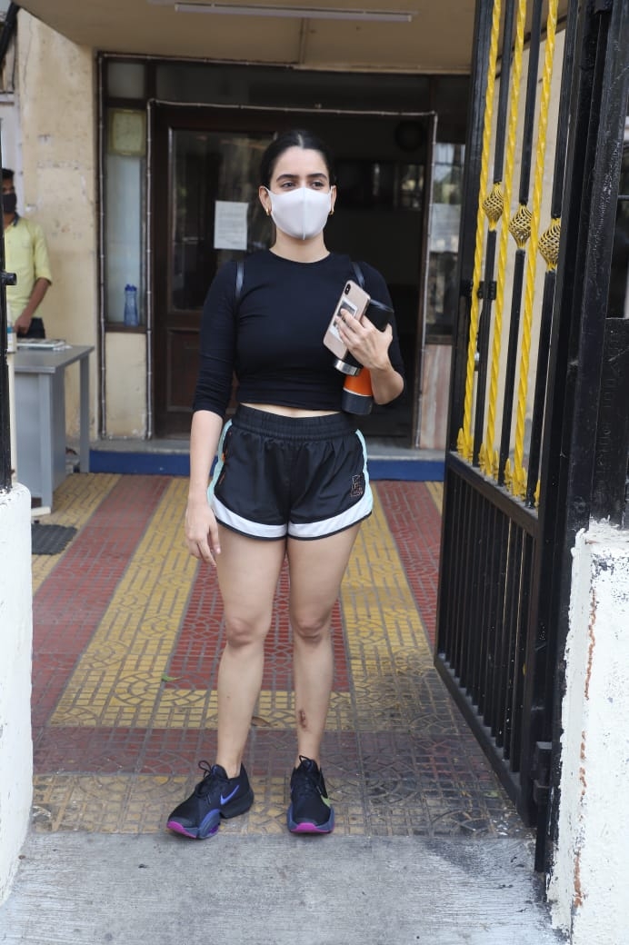 Mumbai: Anya Malhotra Spotted in Andheri 11th February 2021. (Photo: IANS)