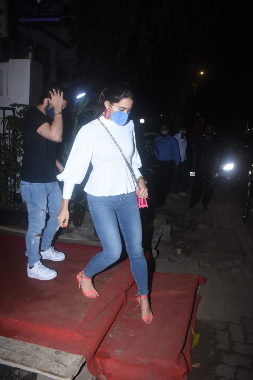 Mumbai: Sara Ali Khan, Sharmin Seygall, Poonam Dhillon With Daughter at Izumi on Thursday 18th February 2021.(Photo: IANS)